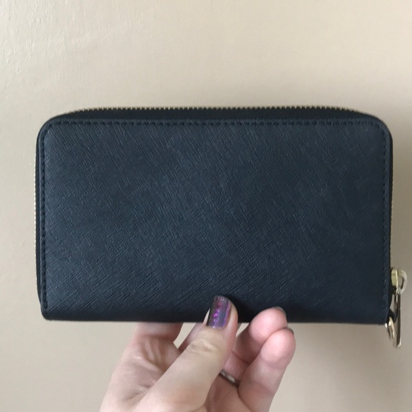 Michael Kors Smartphone Wallet - Picture 2 of 3
